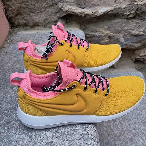 Nike Shoes Nike Roshe Two SE Women's, Size 9, Gold - Picture 3 of 9